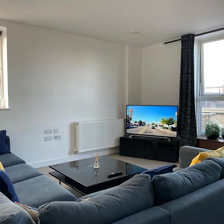 Modern & Spacious Penthouse In North London Apartment ภายนอก รูปภาพ