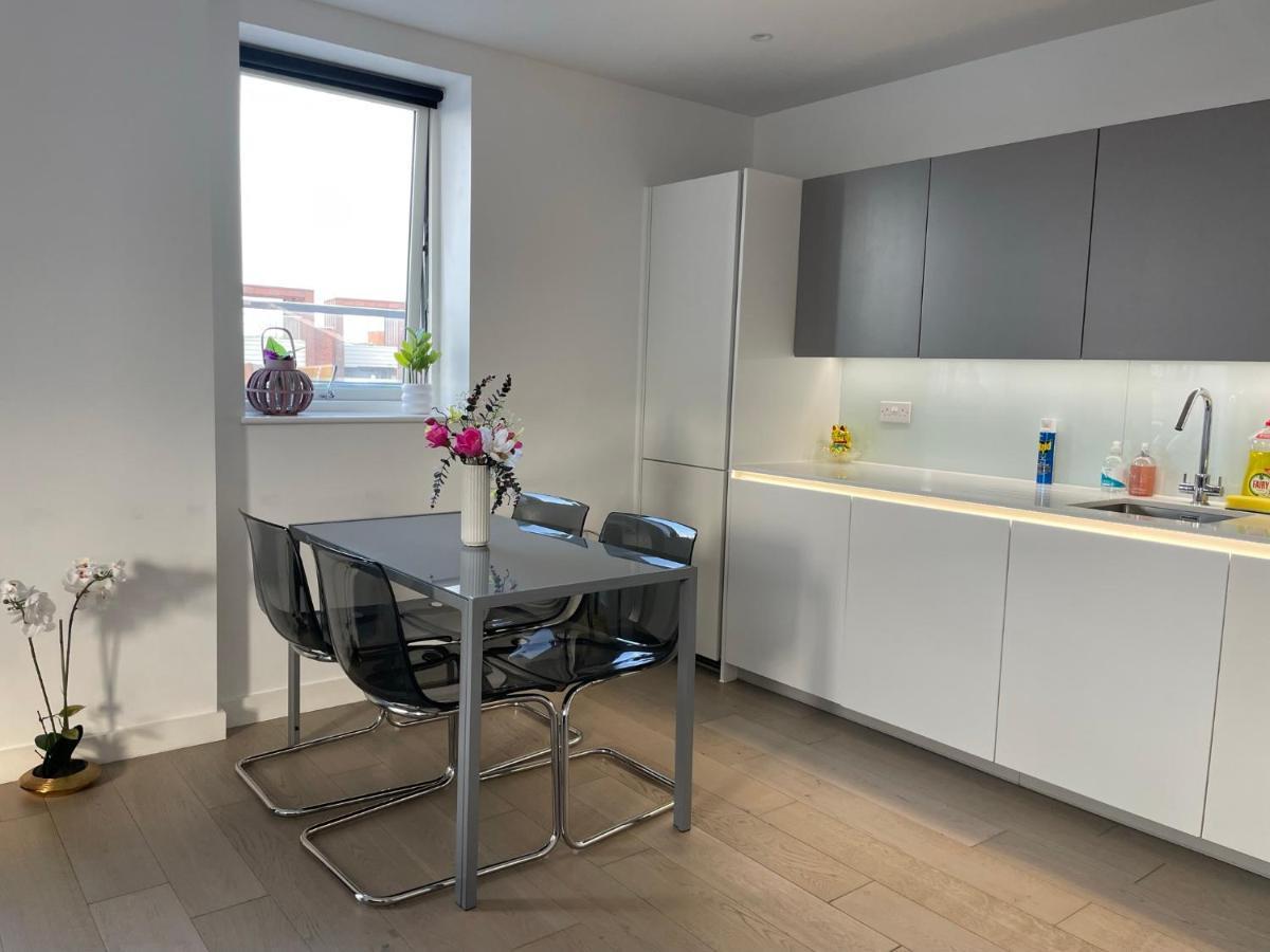 Modern & Spacious Penthouse In North London Apartment ภายนอก รูปภาพ