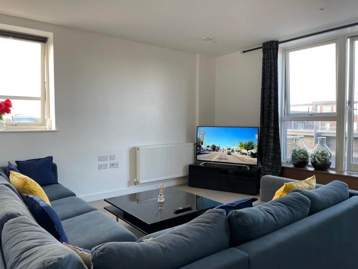Modern & Spacious Penthouse In North London Apartment ภายนอก รูปภาพ