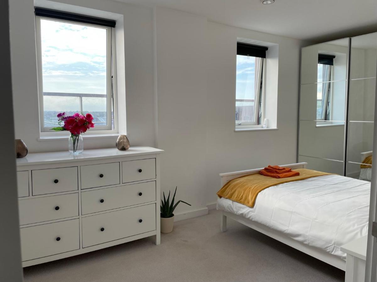 Modern & Spacious Penthouse In North London Apartment ภายนอก รูปภาพ